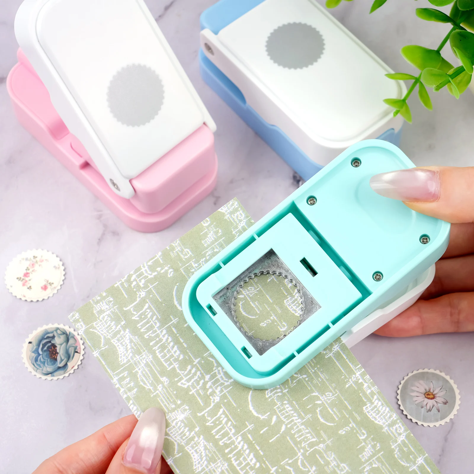 Layering Postage Stamp Circle  - огляд і ціна Scrapbooking